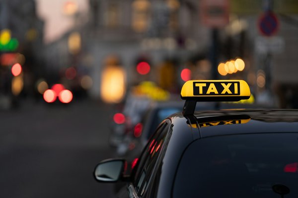 Réservez un taxi : services VTC de qualité en Bretagne